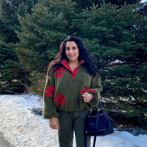 THE GREAT. Olive Fleece with Red Accents size M - Picture 8 of 8